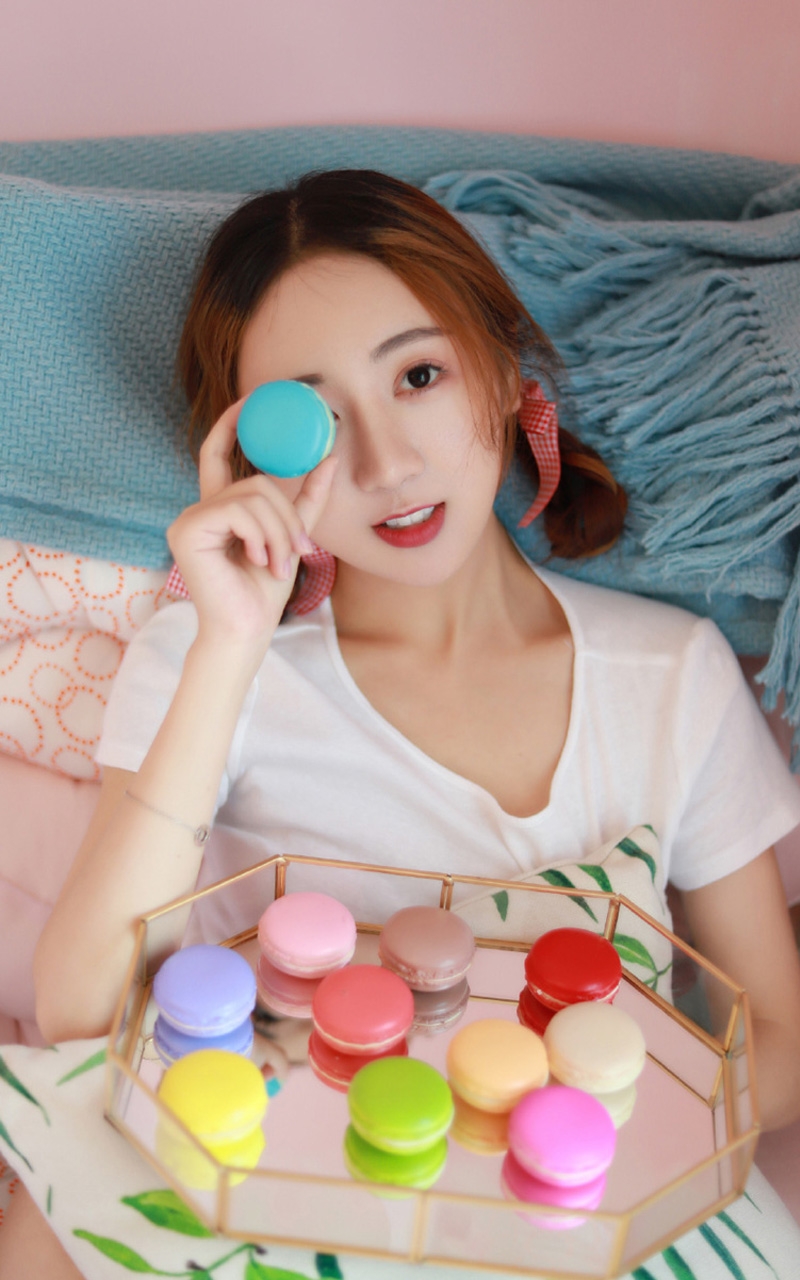美腿美女Miki黑色泳衣大秀玉腿