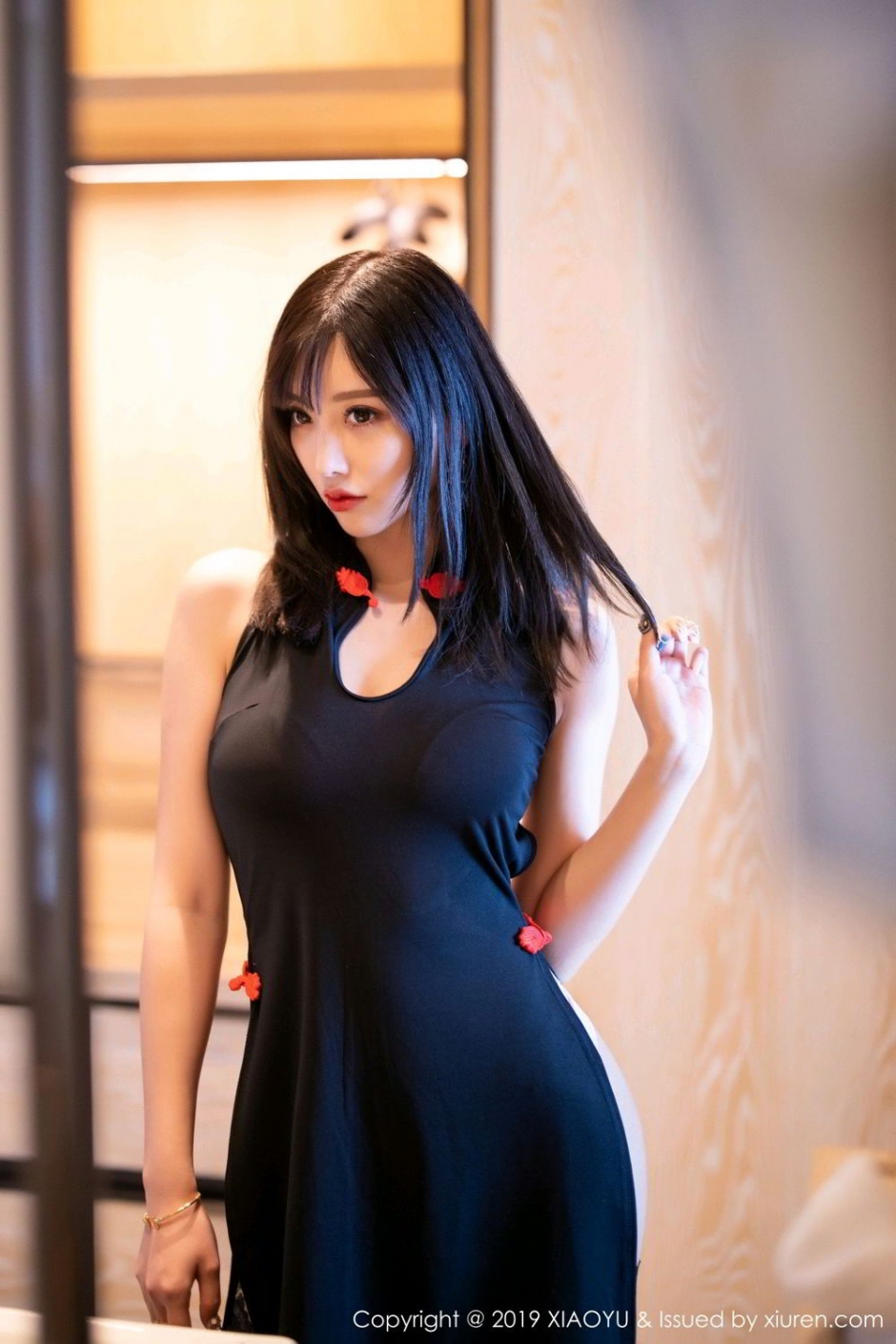 女神杨晨晨情趣旗袍极品翘臀美女输出图