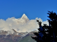 清晨日出时分的雪山南迦巴瓦峰大自然风景区图片