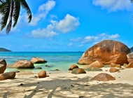 国外的美丽大自然风景塞舌尔海岛沙滩高清4k电脑壁纸