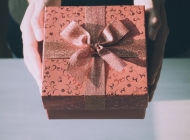 圣诞节情侣送给男女朋友的礼物创意蝴蝶结礼盒包装图片