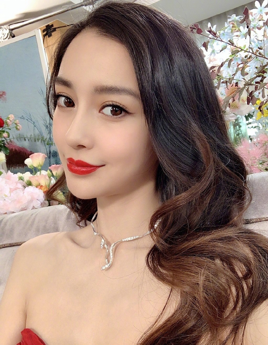 angelababyƺĨȹԸ¶ҵдͼƬ
