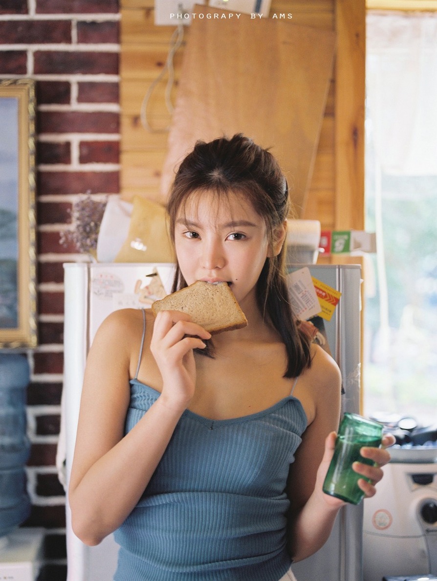 韩国美女嫩模林文文薄纱透视装性感丁字裤翘臀火辣写真