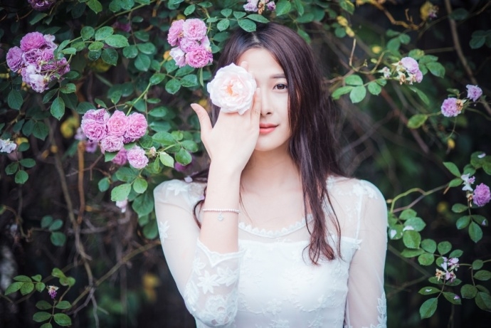 极品美女王雨纯情趣黑丝袜诱人艺术写真