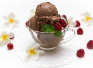 黑巧克力味的冰淇淋美味高卡路里甜品美食图片高清素材