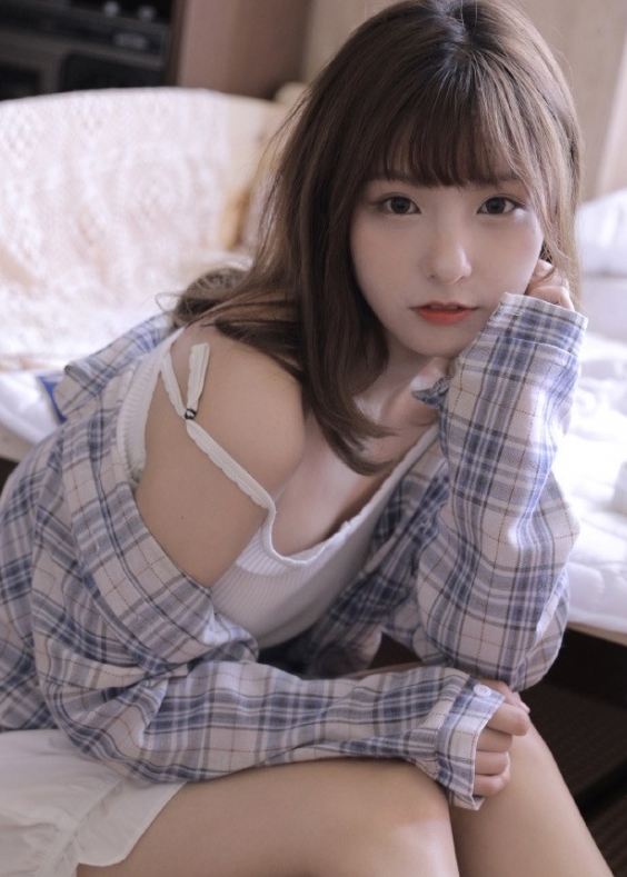 青涩可人日本美女酥胸大长腿性感睡衣诱惑私密艺术照写真图片