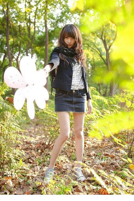风骚性感美女制服丝袜诱惑野外写真集
