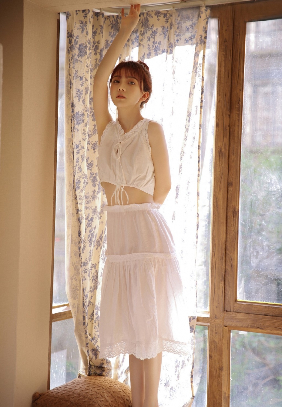 初恋脸清纯可爱美女夏日背心短裙性感小蛮腰长腿日系写真图片