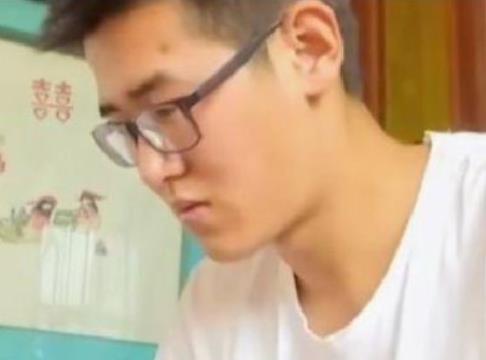 黑龙江高考学考上清华,暑假工地搬砖200元一天