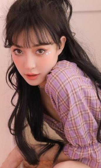 白嫩少女元气高颜值私房撩人写真照