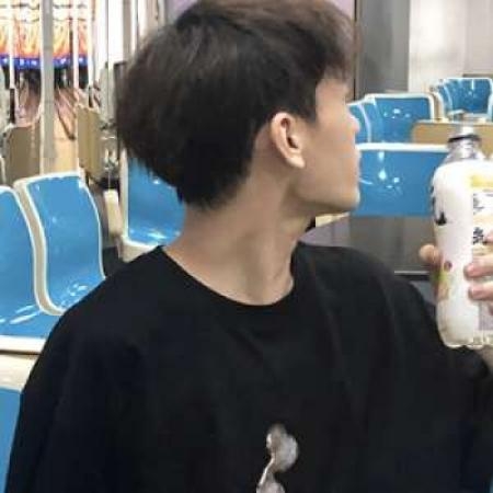 干净的白衬衫男生小鲜肉侧脸微信头像