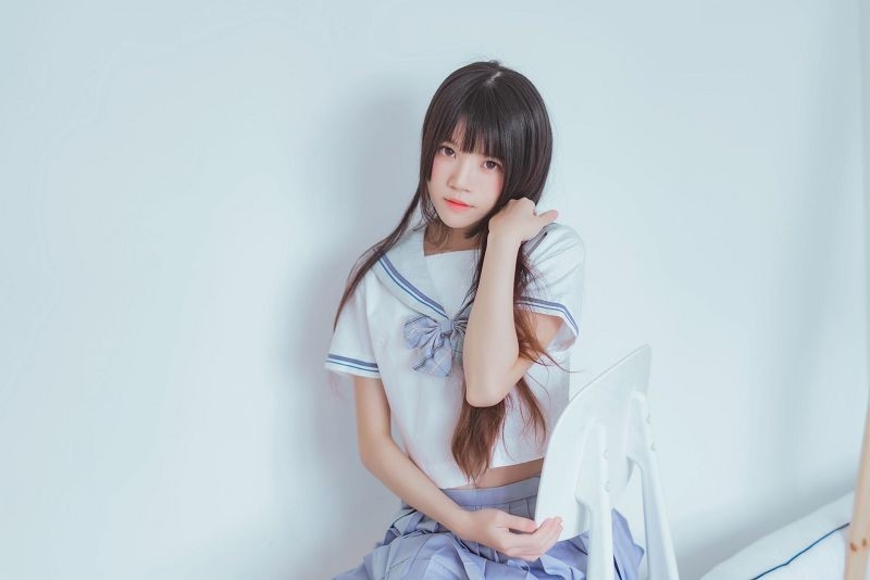 童颜清纯校园黑丝美少女可爱撩人写真