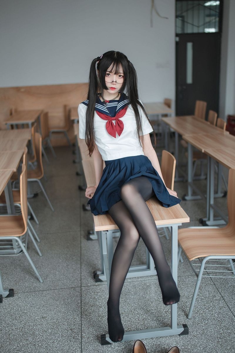 Ը˫βУ԰Ů˿д