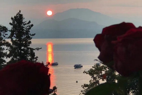湖光山色日出高清图片