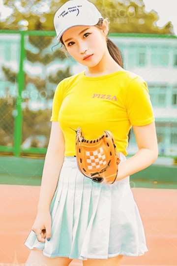 棒球帽美少女白色百褶裙校园青春写真