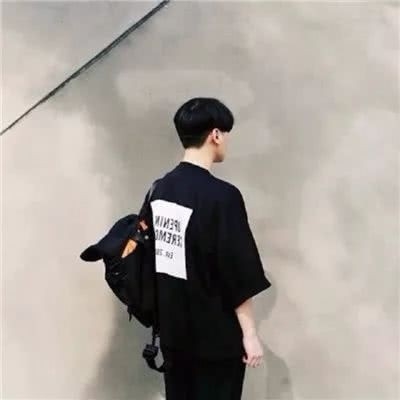 纯情男生唯美孤单背影图片丧系头像