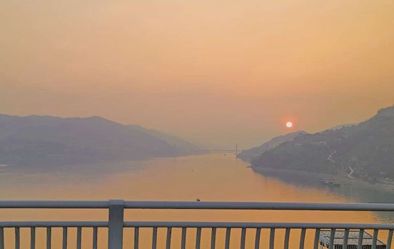 日落映江河的唯美夕阳风景图片