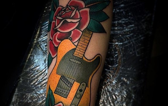 手绘彩色花朵和吉他图案唯美个性手臂纹身