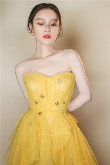 倪妮黄色抹胸纱裙绝色魅惑迷人高清个人写真