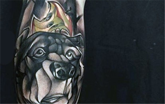 黑色动物红色苹果创意图案手臂纹身