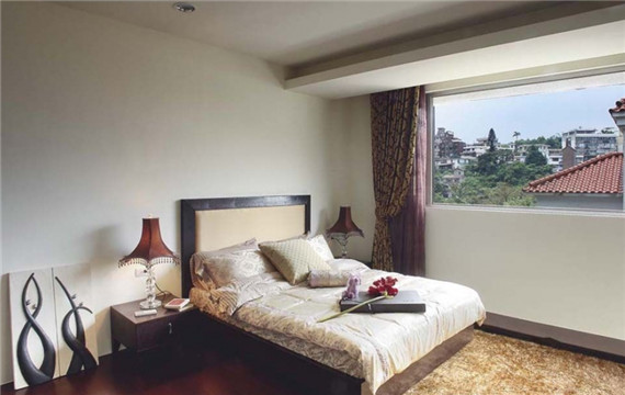 视野超好的卧室欧式风格装修装饰效果图片
