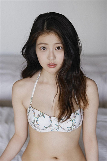 日本女星今田美樱不同比基尼性感泳装写真