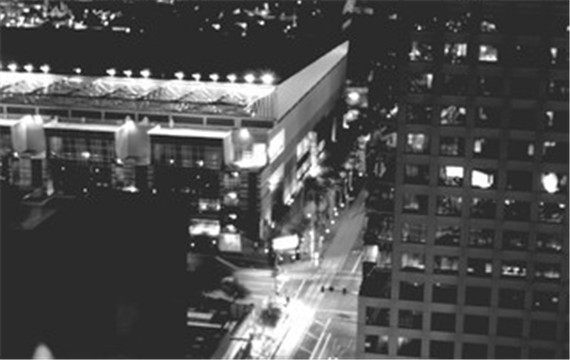 黑白色城市高楼建筑图片