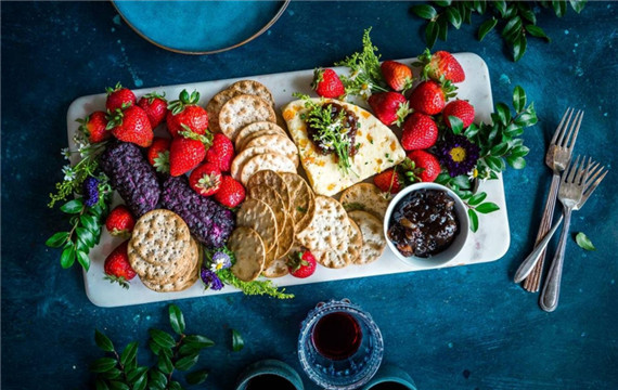 草莓饼干大杂烩美食图片