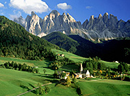 阿尔卑斯山夏日美景桌面壁纸