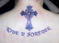 虔诚祝福十字架后背纹身